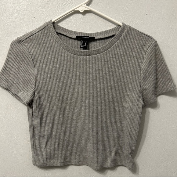 Forever 21 Tops - Grey cropped t-shirt